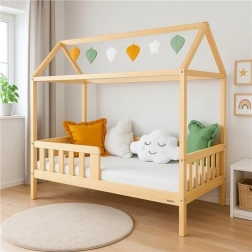 Pat pentru copii tip căsuță cu protecție și somieră New Baby Castello 160 × 80 cm, natur