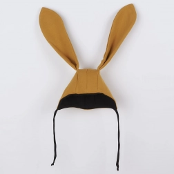 Căciuliță pentru bebeluși cu urechiușe New Baby Favorite maro