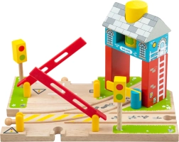 Trecere feroviară din lemn cu semnalizare