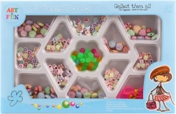 Set de mărgele din plastic în cutie pentru copii