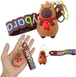 Pandantiv capibara cu eșarfă roșie