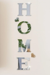 Autocolante lucioase de perete HOME – litere acrilice 3D argintii cu inimioare