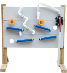 Set de joacă din lemn pentru apă Classic World Edu suport + accesorii pentru apă și nisip