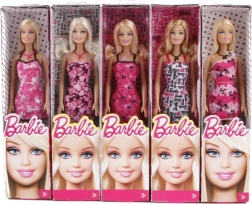 Păpușa Barbie în rochii la modă