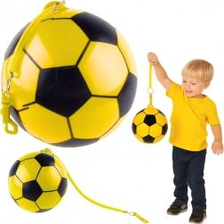 Minge de cauciuc galbenă 22 cm – model de fotbal cu ochi de prindere pentru coardă elastică