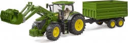 Tractor John Deere 7R cu încărcător frontal și remorcă