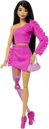 Barbie deluxe model într-un outfit roz