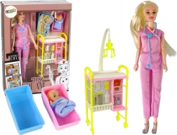 Păpușă de medic cu păr lung și accesorii