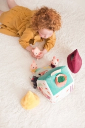 Lilliputiens - căsuță textilă cu povestea Lupul și cei trei purceluși