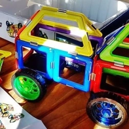 Camion spațial GeoSmart – set de construcție magnetic cu 42 de piese