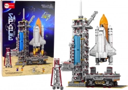 Stație spațială cu rachetă și sateliți