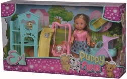 Păpușa Evi în locul de joacă pentru căței