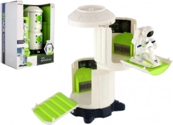 Stație spațială cu lumini și sunete cu astronaut pe baterii