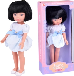 Lovely Girl păpușă cu păr scurt negru în rochie alb-albastră 33 cm