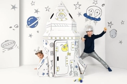 Rachetă spațială mare din carton