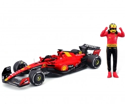 model metalic bburago ferrari sf23 1:24 cu figurina pilotului