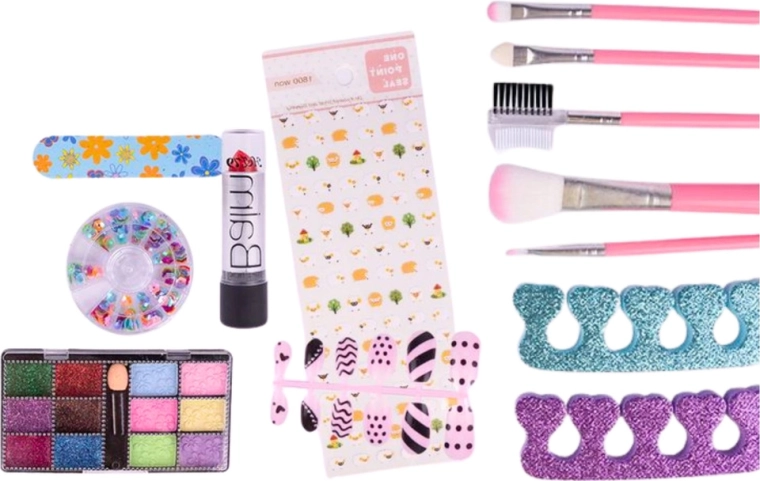 Totul pentru mica make-up artist într-un singur loc