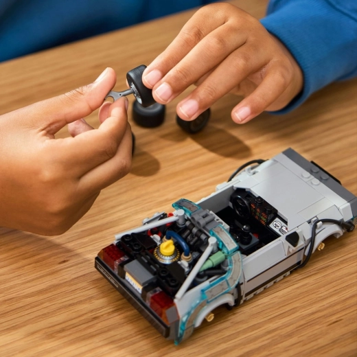 Detalii autentice și construcție fluidă