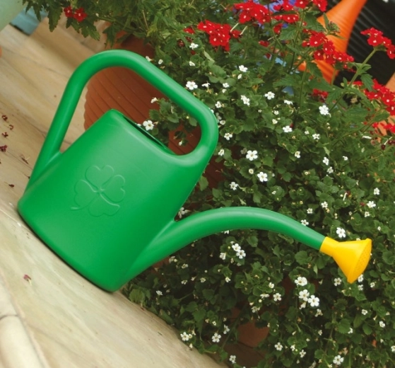 Prindere confortabilă și turnare precisă