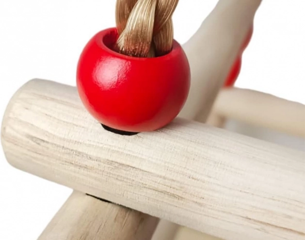 Leagăn din lemn pentru copii cu balustradă