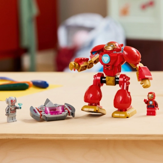 Ultron și vehiculul său zburător pentru bătălii palpitante