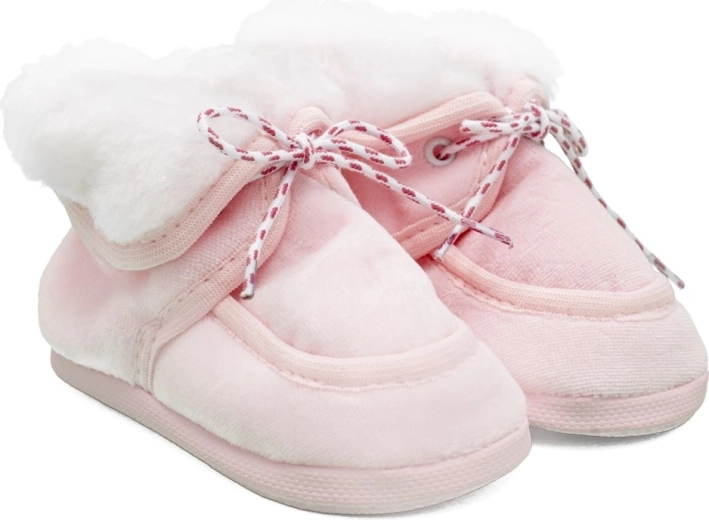 Ușoare și moi, delicate cu picioarele copiilor