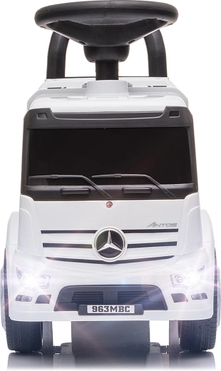 Design licențiat Mercedes-Benz și detalii realiste