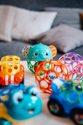 Stimulare auditivă cu biluțe colorate