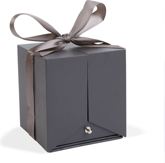 Ambalaj elegant, pregătit pentru a fi oferit