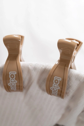 Cleme compacte în bej elegant