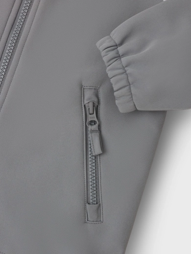 Softshell rezistent, cu accent pe detalii