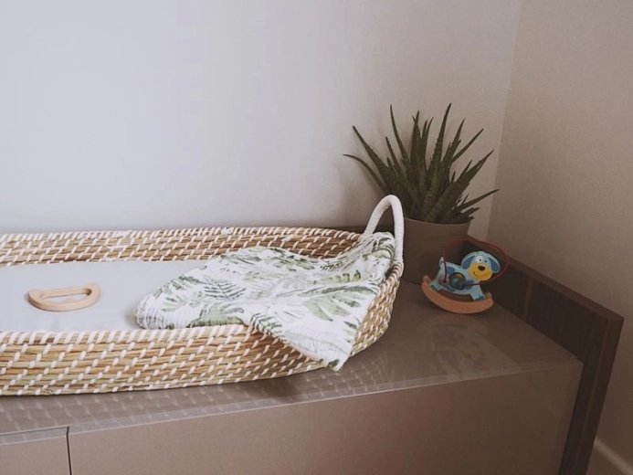 Confort pentru bebeluș datorită salteluței moi