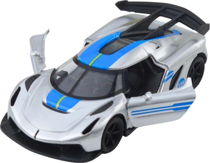 Uși deschise și detalii realiste