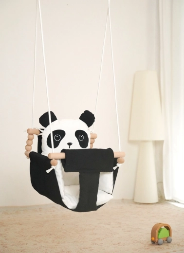 Design jucăuș cu panda pentru camera copilului