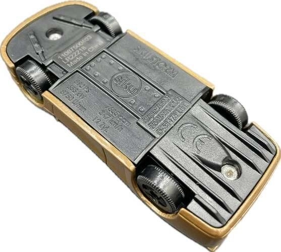 Combinație rezistentă de metal și plastic