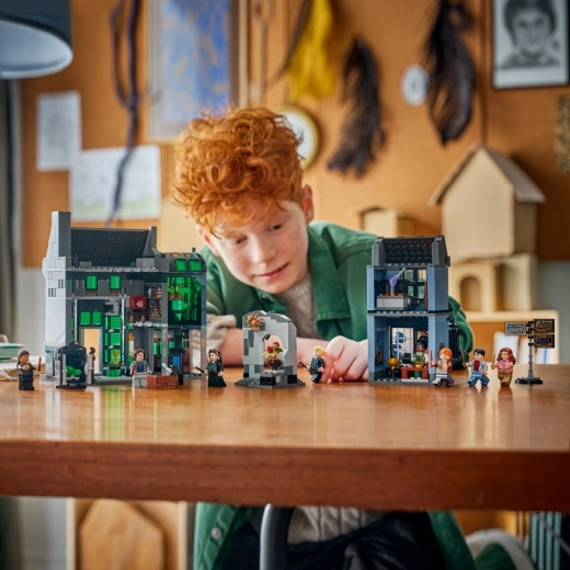 8 minifigurine și distracție pentru multe ore