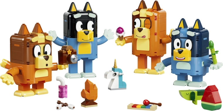 Patru figurine mari cu accesorii pentru joacă și expunere