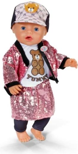 Îmbrăcare ușoară și detalii realiste