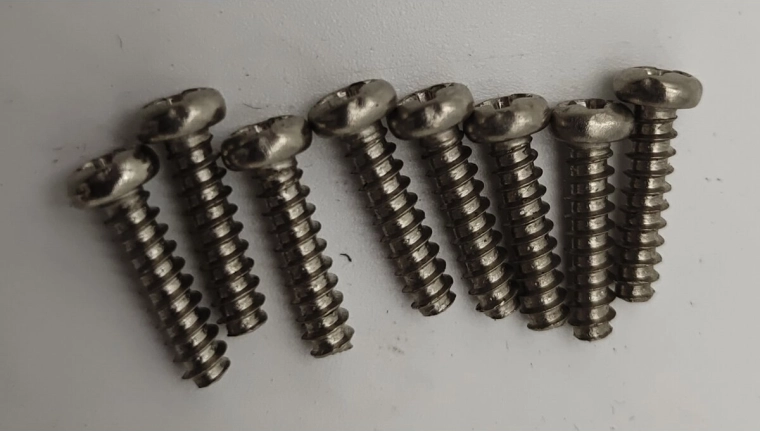 Șurub autofiletant cu cap semirotund și locaș în cruce, 3 × 12 mm, pentru Voltage, Major, Tiger și Hoolk - 1 bucată