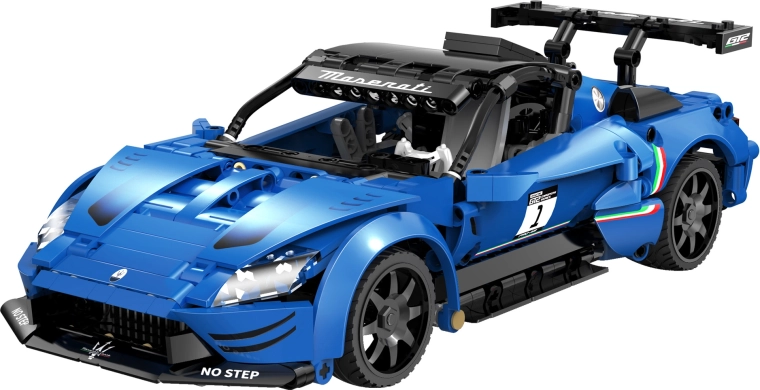 Model realist MASERATI GT2 la scară 1:14