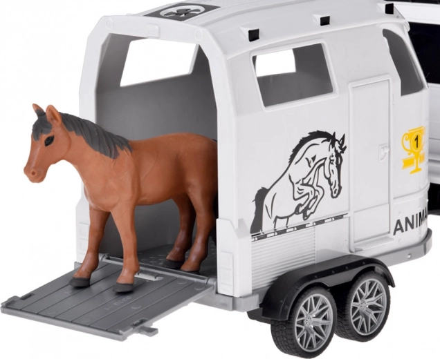 Rampă deschizabilă și transportul calului