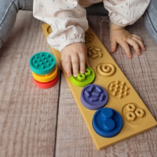 Joc multisenzorial cu texturi și culori