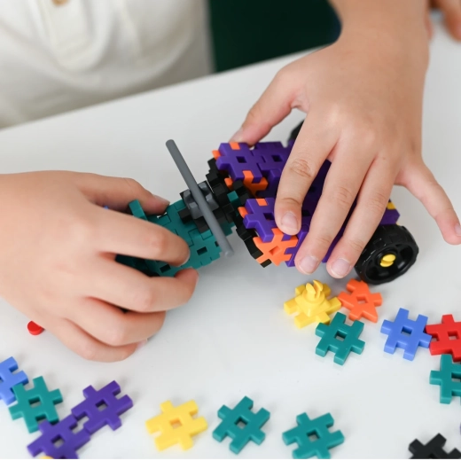 Mecanisme mobile și învățare prin joacă