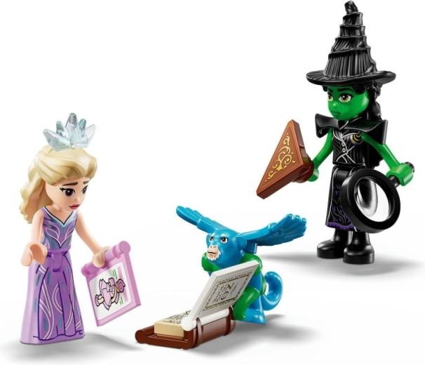 Mini-păpuși și figurine pentru povești vii