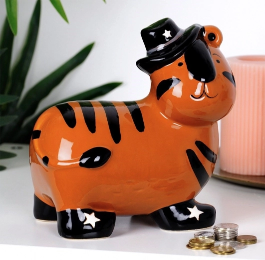 Designul drăguț de tigru motivează la economisire