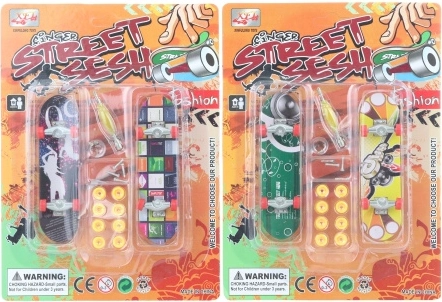 Set de skateboarduri din plastic cu șuruburi, cu accesorii, mix de tipuri