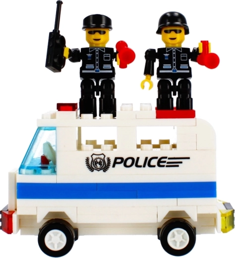 Două vehicule de poliție pline de acțiune
