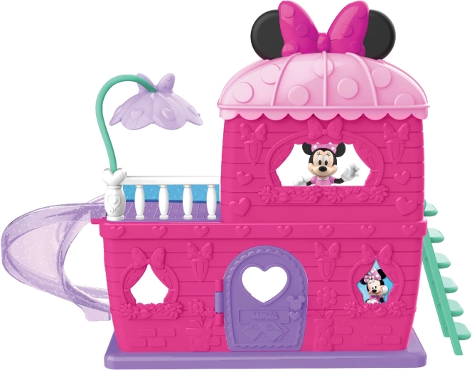 Spațiu de joacă pe două etaje cu balcon