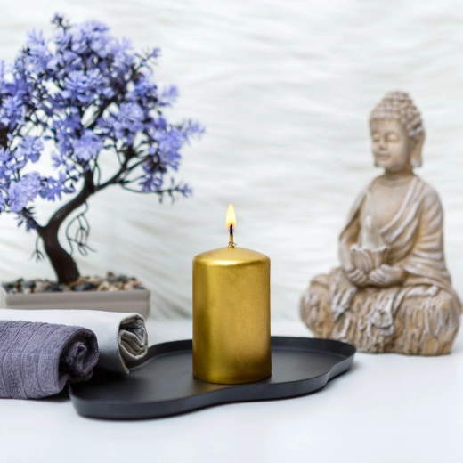 Lumânare cilindrică aurie, fără parfum, 130 g