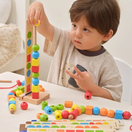 5 culori și 5 forme pentru sortare și logică